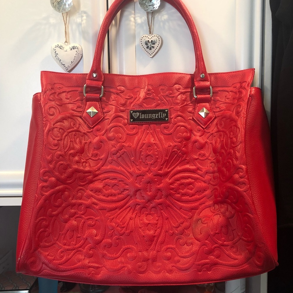 Red skull Loungefly tote purse